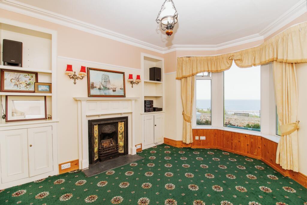 Lounge/Dining Room