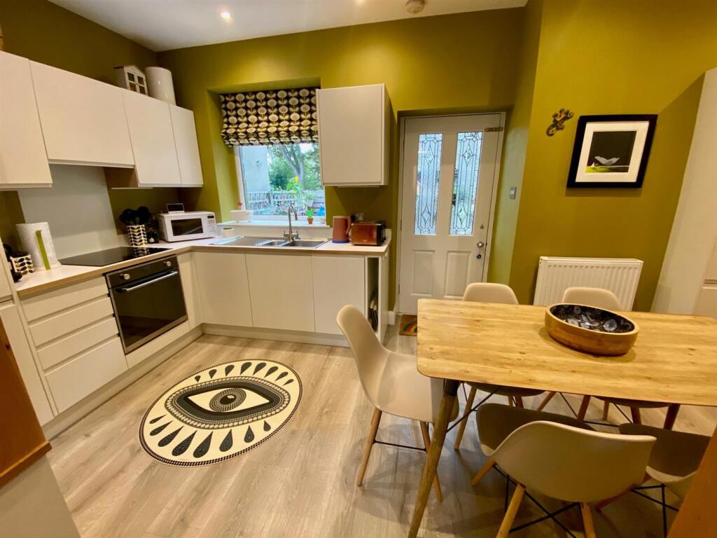 kitchen area.jpg