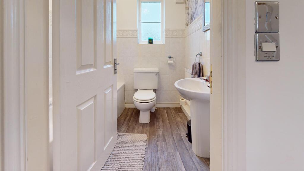 The-Hedgerows Bathroom