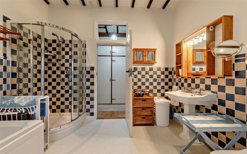 Bath/Shower Room