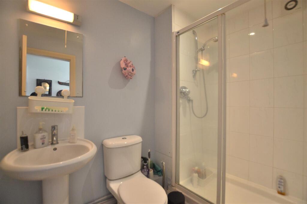 Family Bathroom.JPG