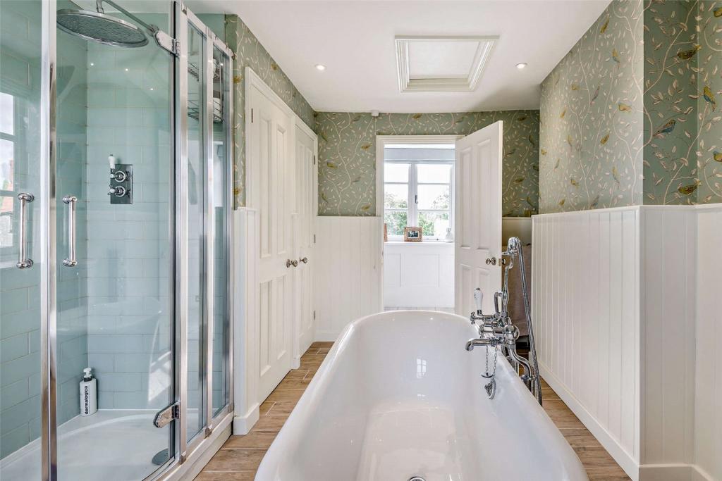 Family Bathroom2