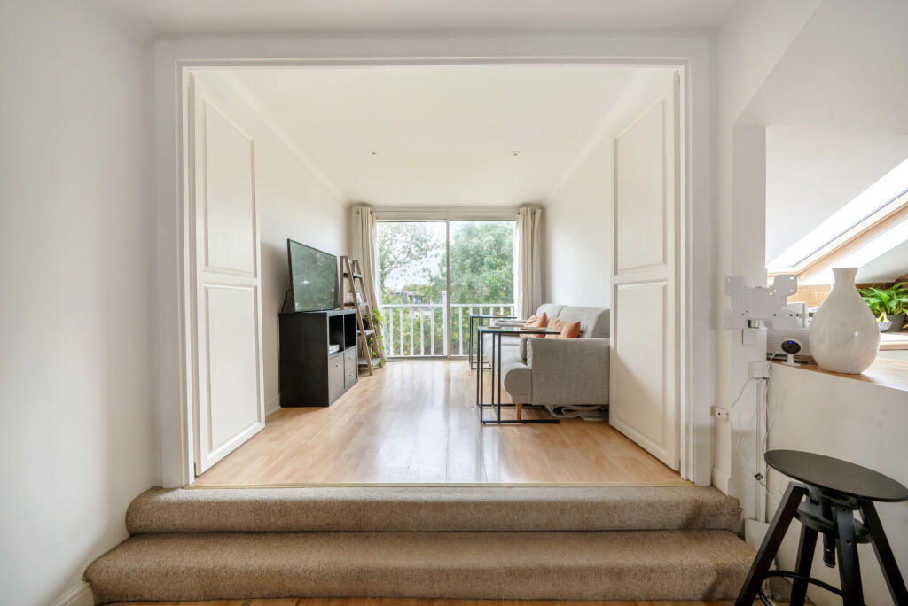 Seating/Bed Area