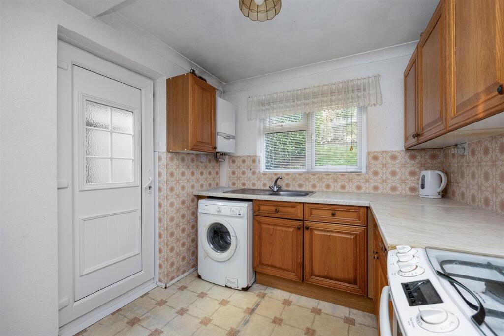 Chichester Close 21 KITCHEN.jpeg