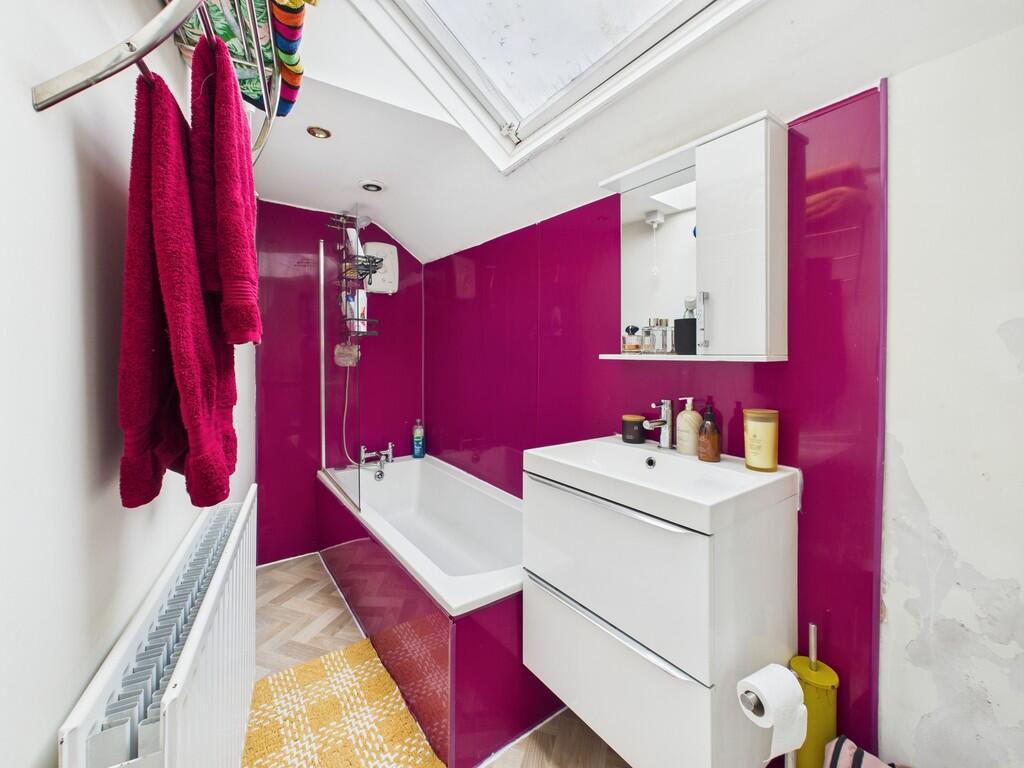 CAM03974G0-PR0199...