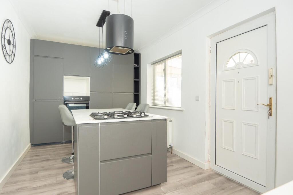 KITCHEN / DINER