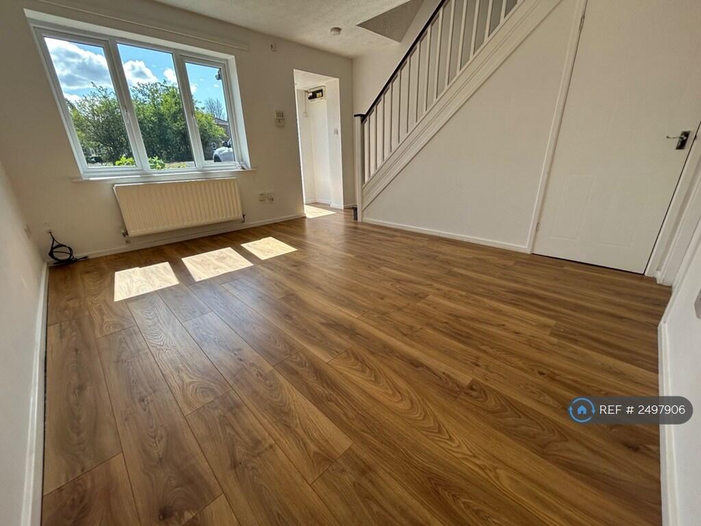 Lounge - 13' 3" x 10' 11" (4.04m x 3.33m) 