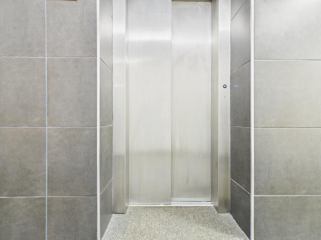 CAM03729G0-PR0176-STILL011