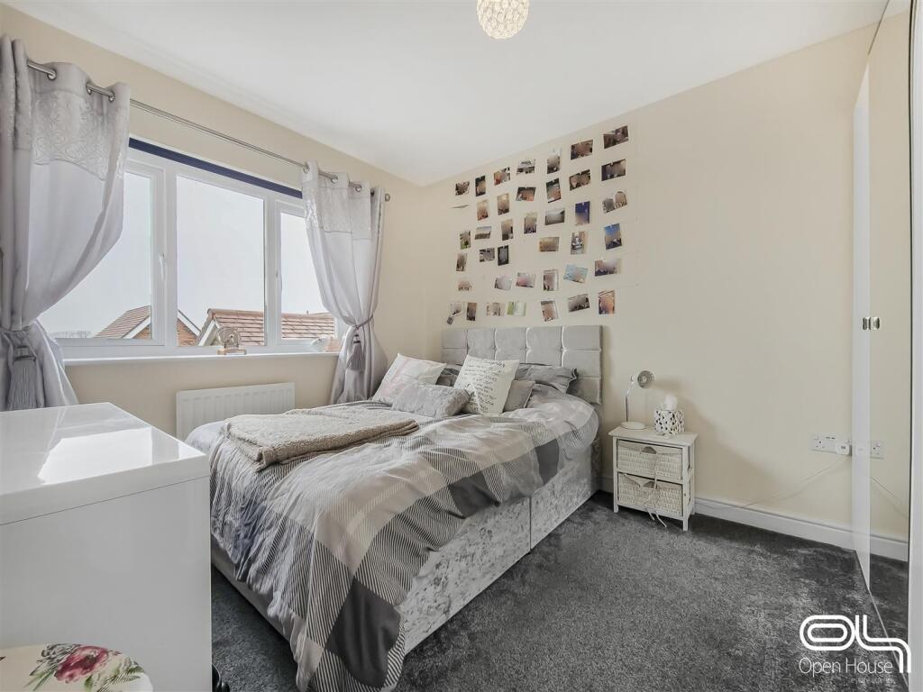 Henley Grove, Church Gresley (20).jpg