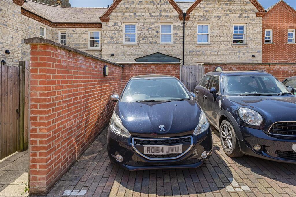 3 Chantry Lane, Towcester (33).JPG