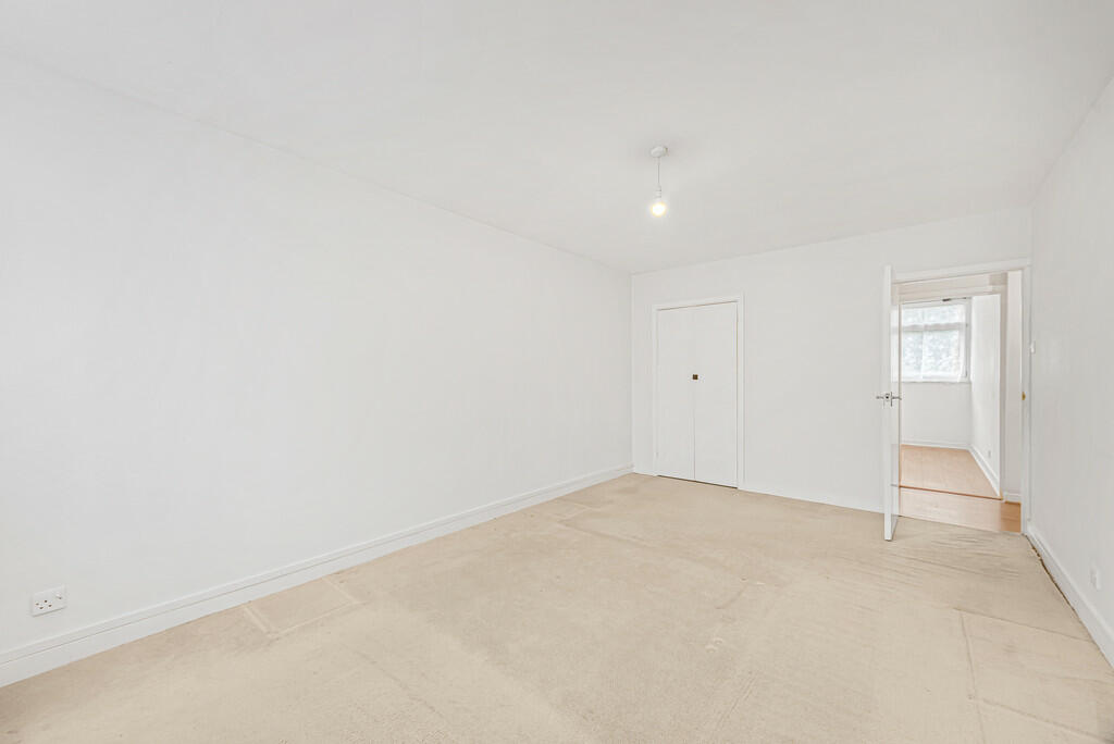 Bedroom 1 (2)