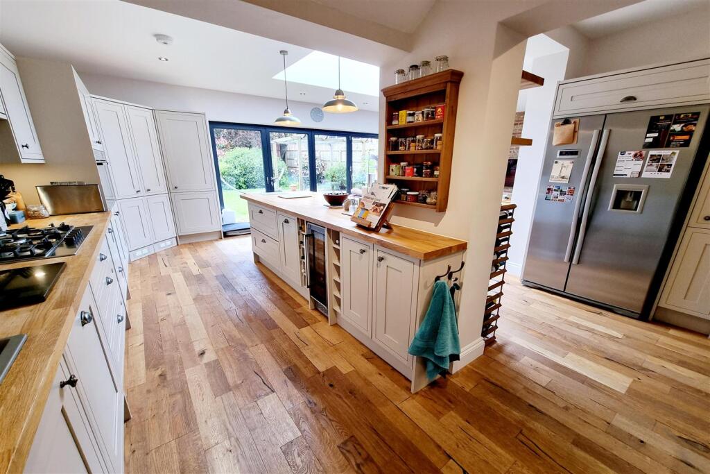 LUXURY FITTED KITCHEN/DINER (pic 1)