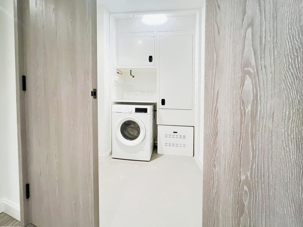 27312658-IMG-2025...