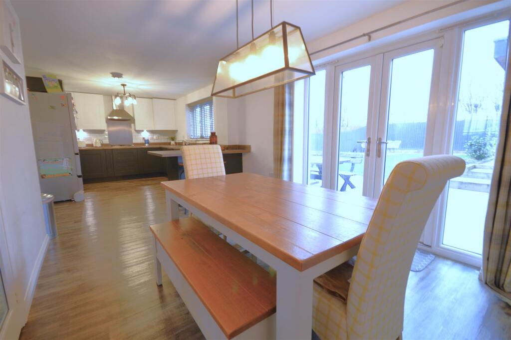 kitchen/breakfast/family room