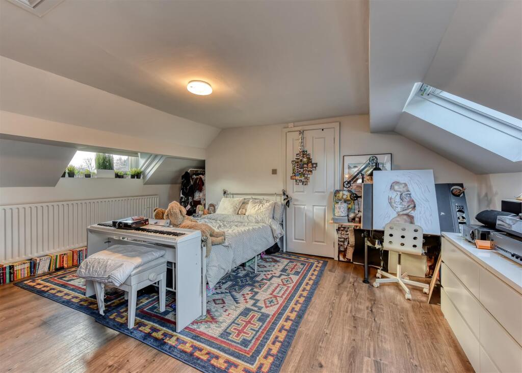 49 Richmond Road-bed1.jpg