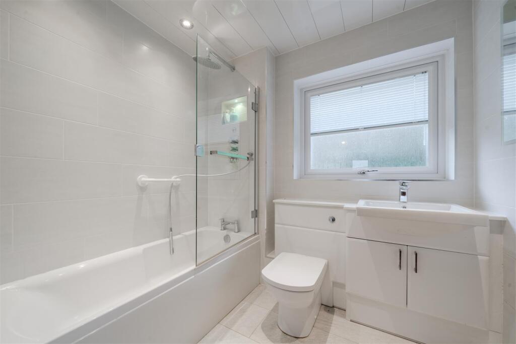 Bathroom 2.jpg