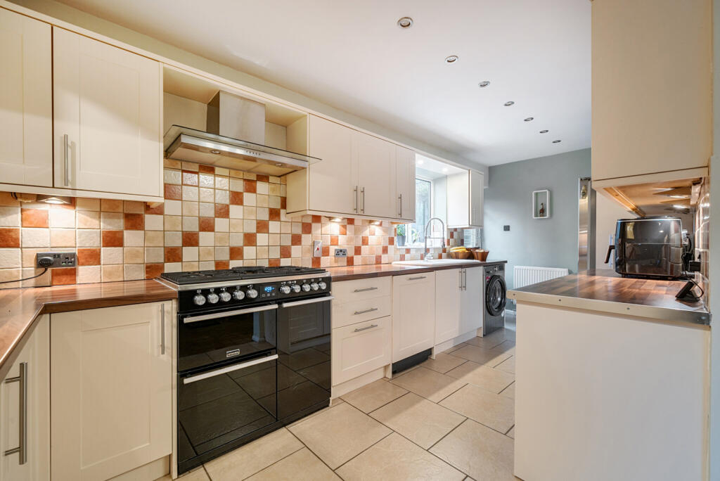 Kitchen Pic 2