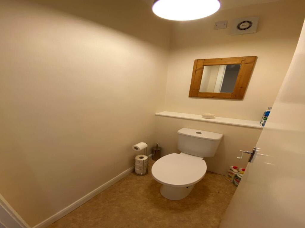 TOILET ROOM