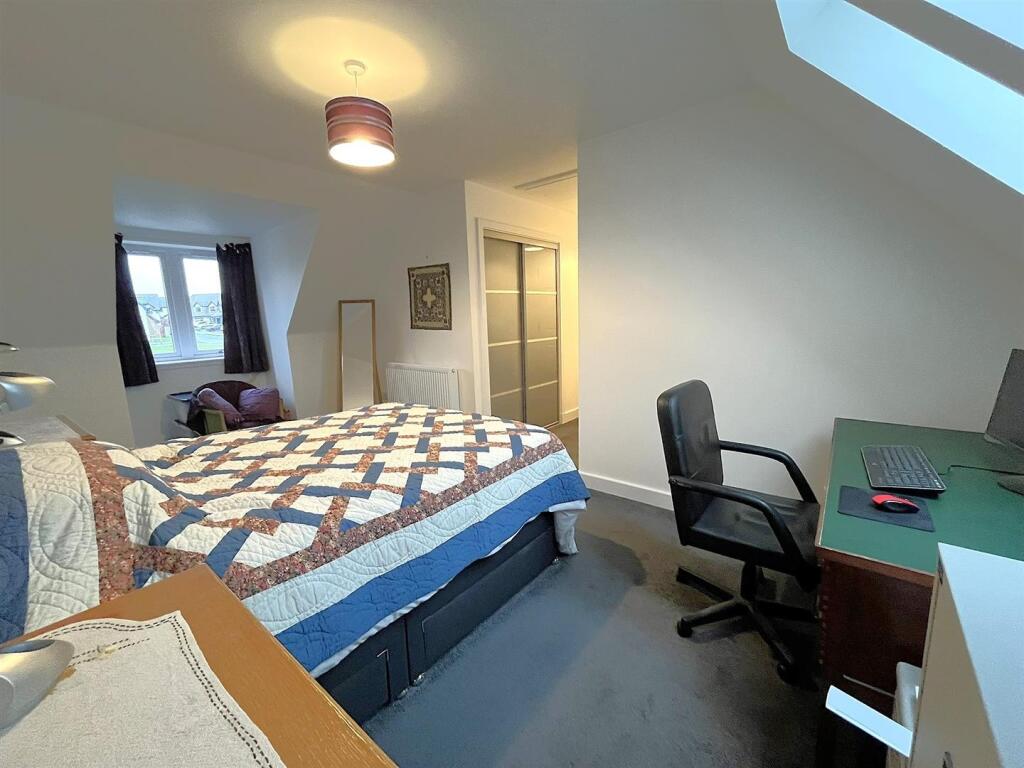 BEDROOM 2