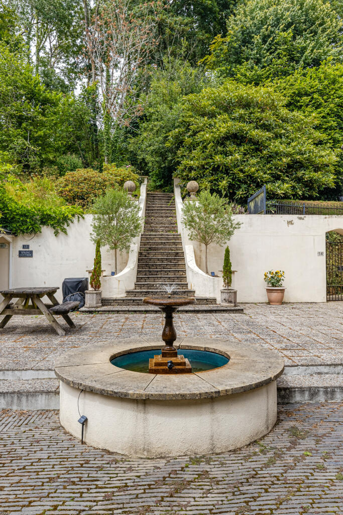 P 19 Courtyard 4 Sheplegh Court, Blackawton - 2507