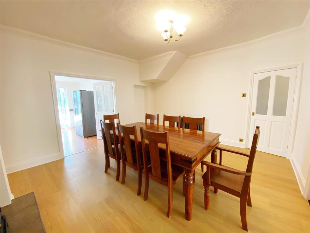 Dining Room pic 2.jpg
