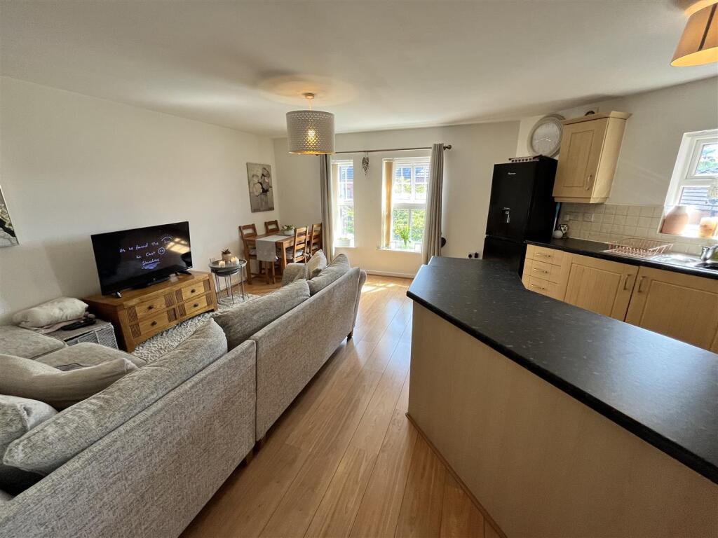 Open Plan Living/ Dining/ Kitchen