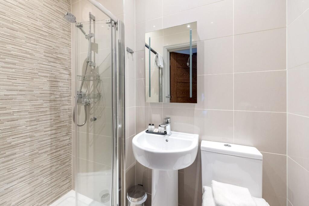 Bed 2 en-suite