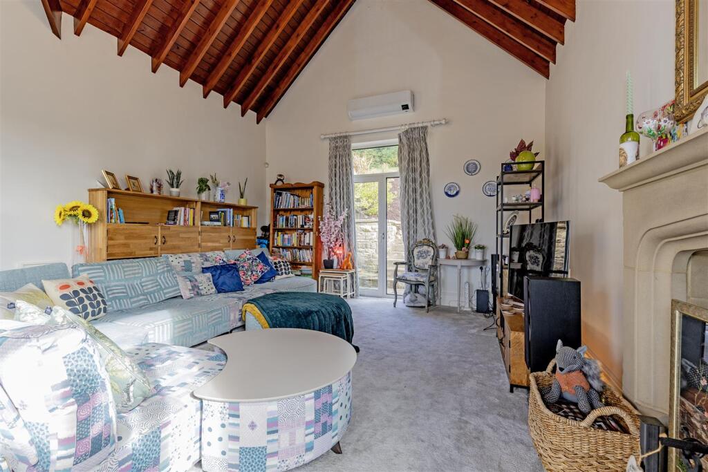 Reception Room-2.jpg