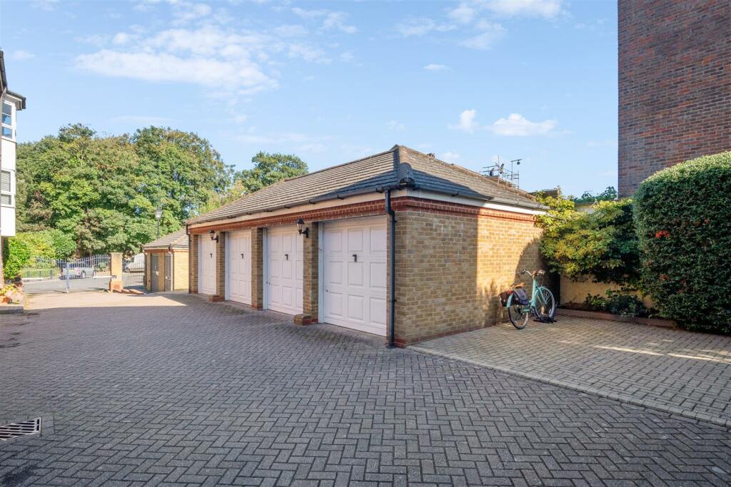 Gwynne Close, W4 - FOR SALE