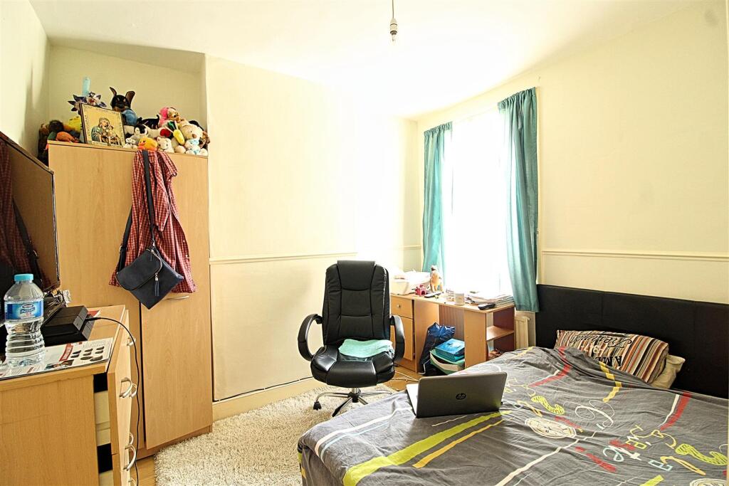 Bedroom2.1.jpg