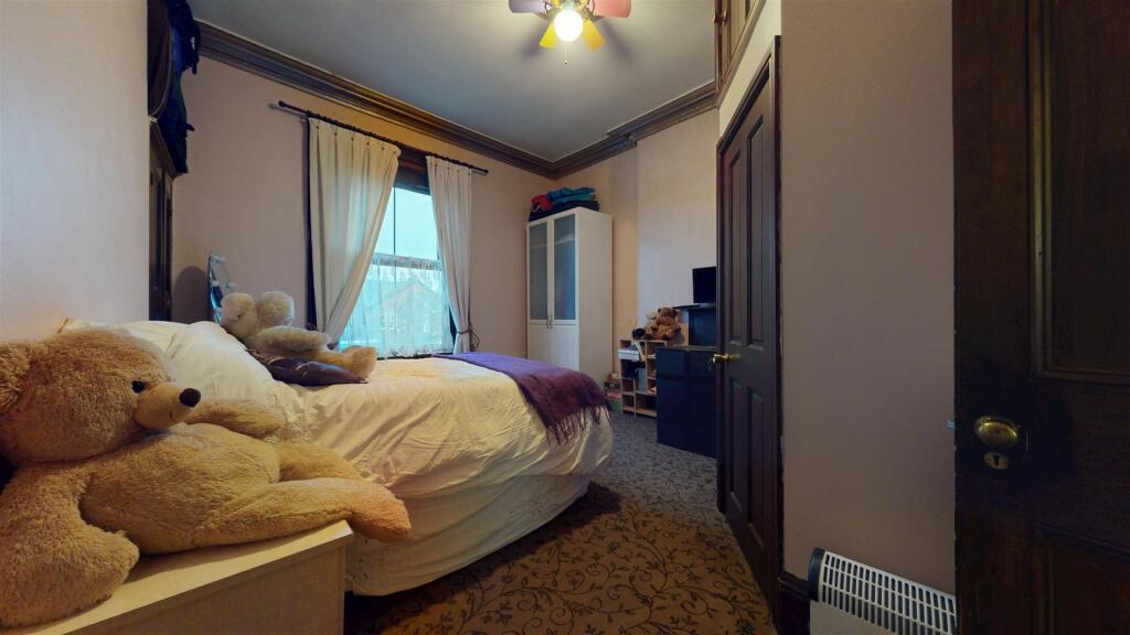 Laurel Road, Bedroom