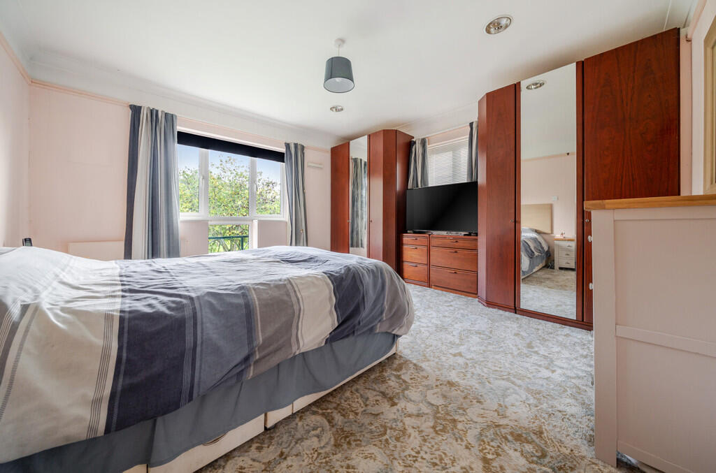 1370701-16-68f605...