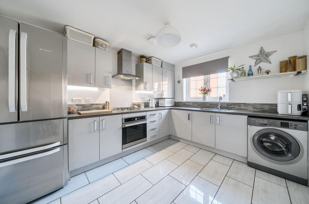 1315837-11-685e64...