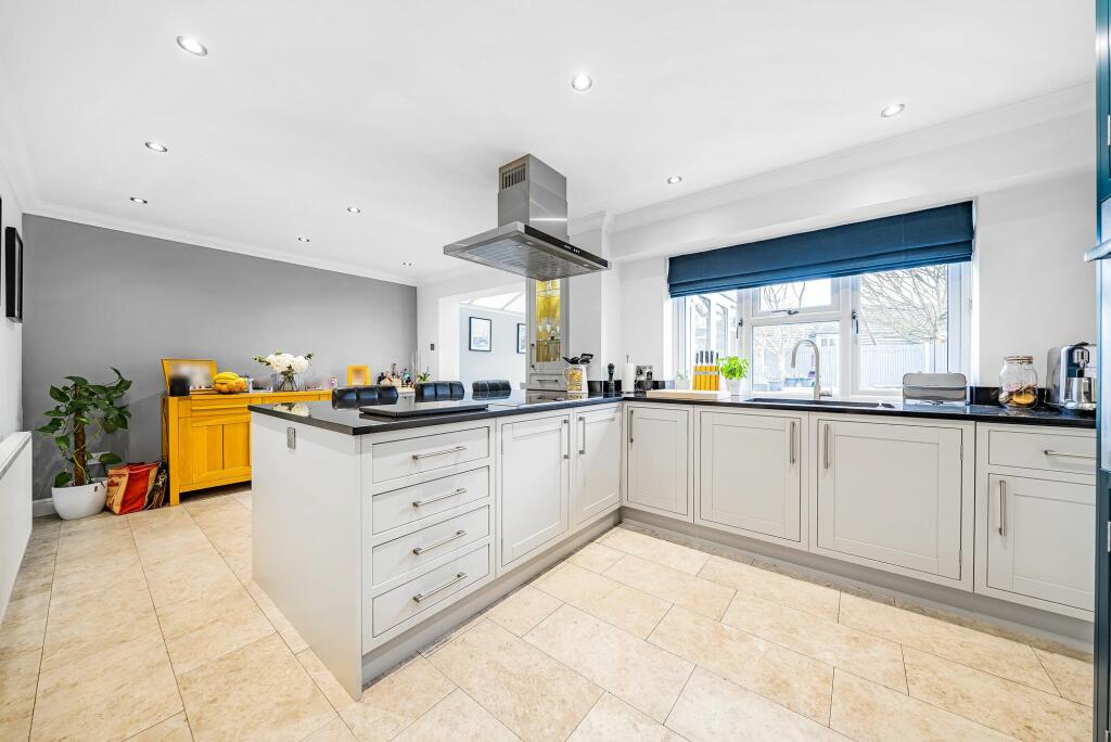 Kitchen/Dining Room (2)