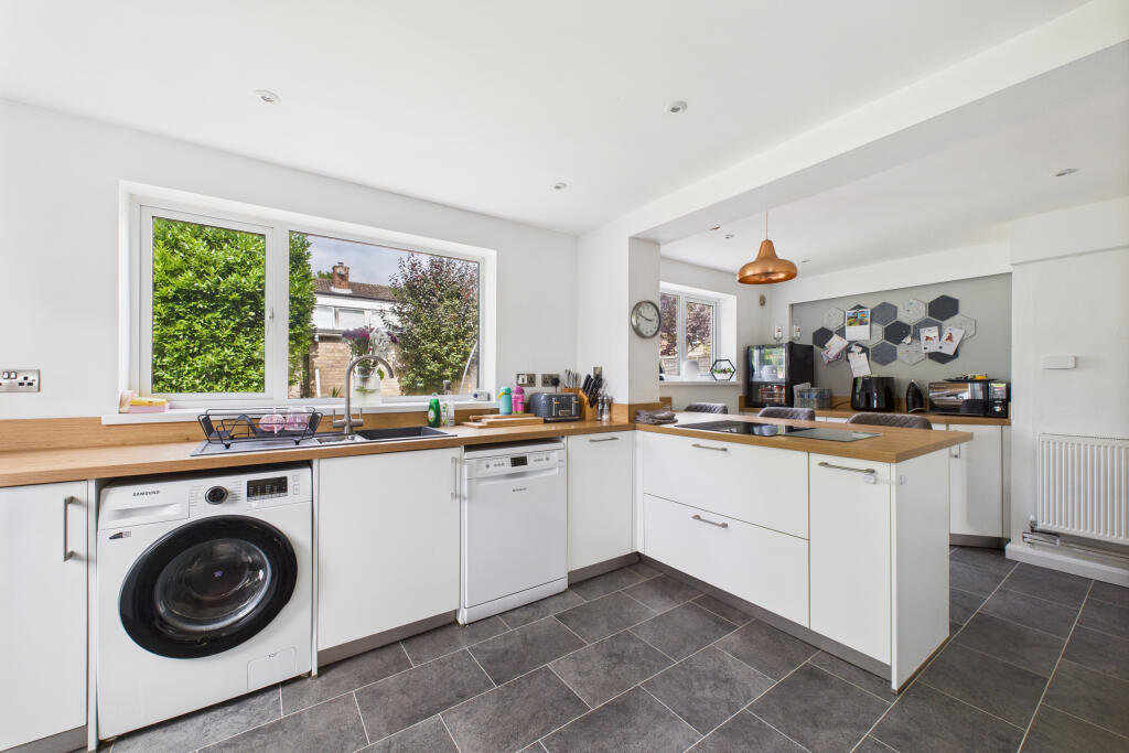 CAM05454G0-PR0038-STILL011