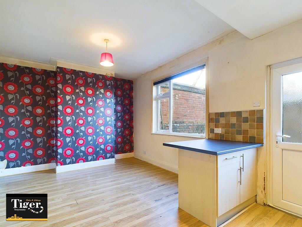 CAM02176G0-PR0472...