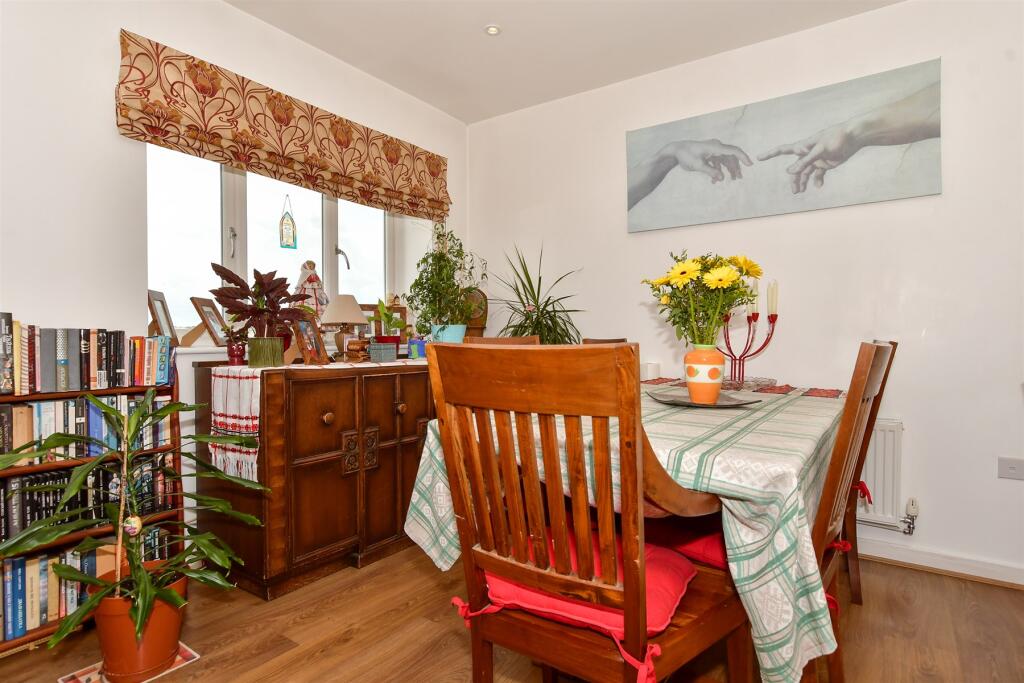 Kitchen/ Lounge/ Diner