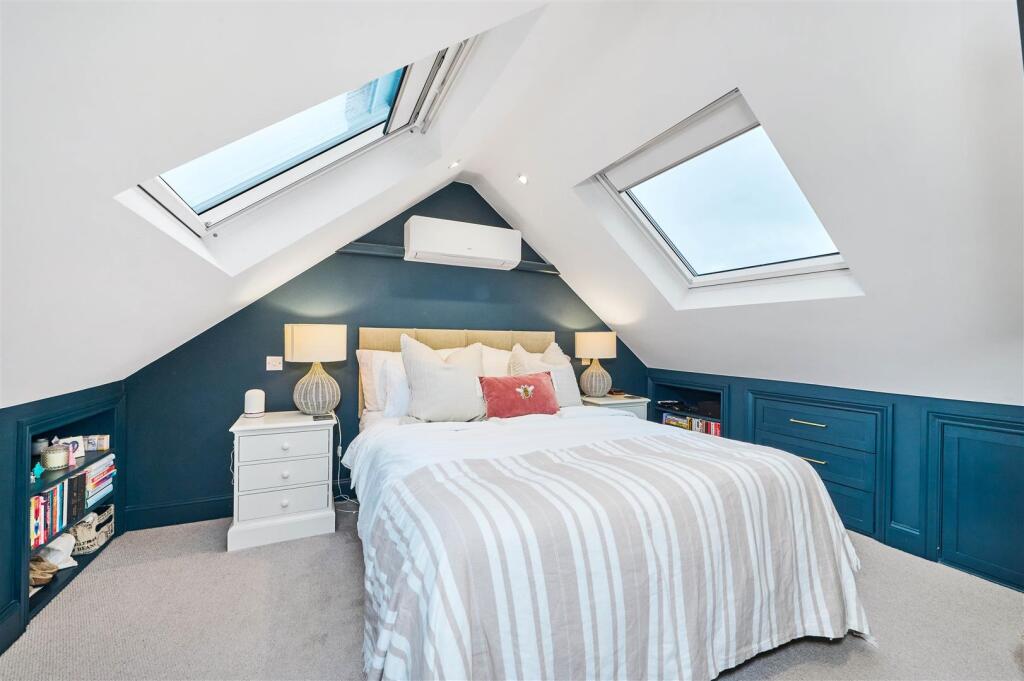 James_Anderson_-_Lower_Richmond_Road_London__SW14_