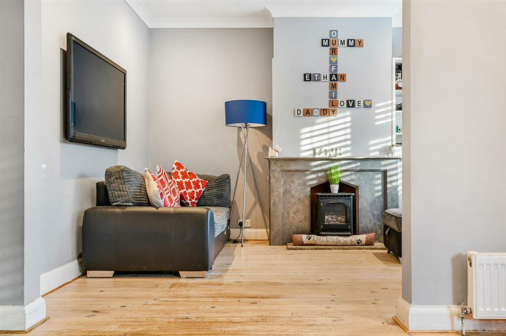 THE GREEN, 16-11.jpg