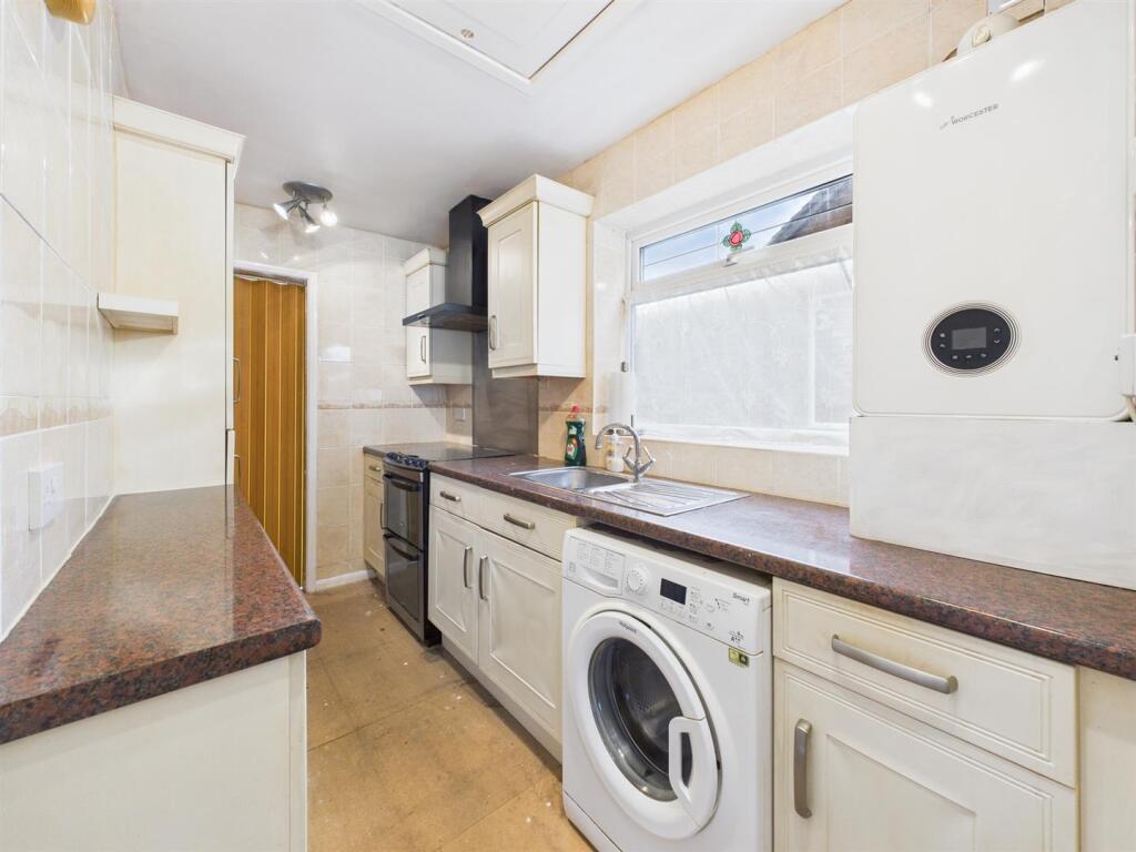 Kitchen: