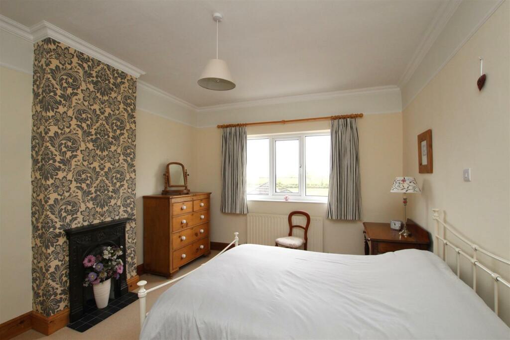 Bedroom One - b.JPG