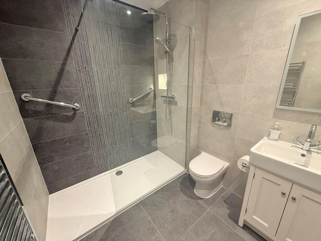 2 Harwood Apartme...