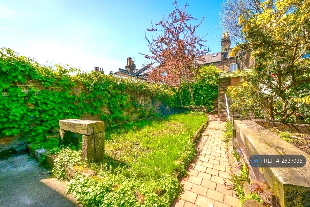 Garden, Lawn > Maintenance Free Slate Chips.