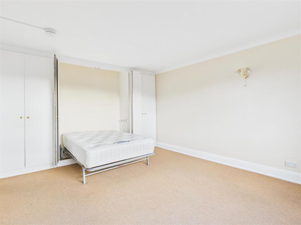 15 Crescent Mansions - 03.jpg