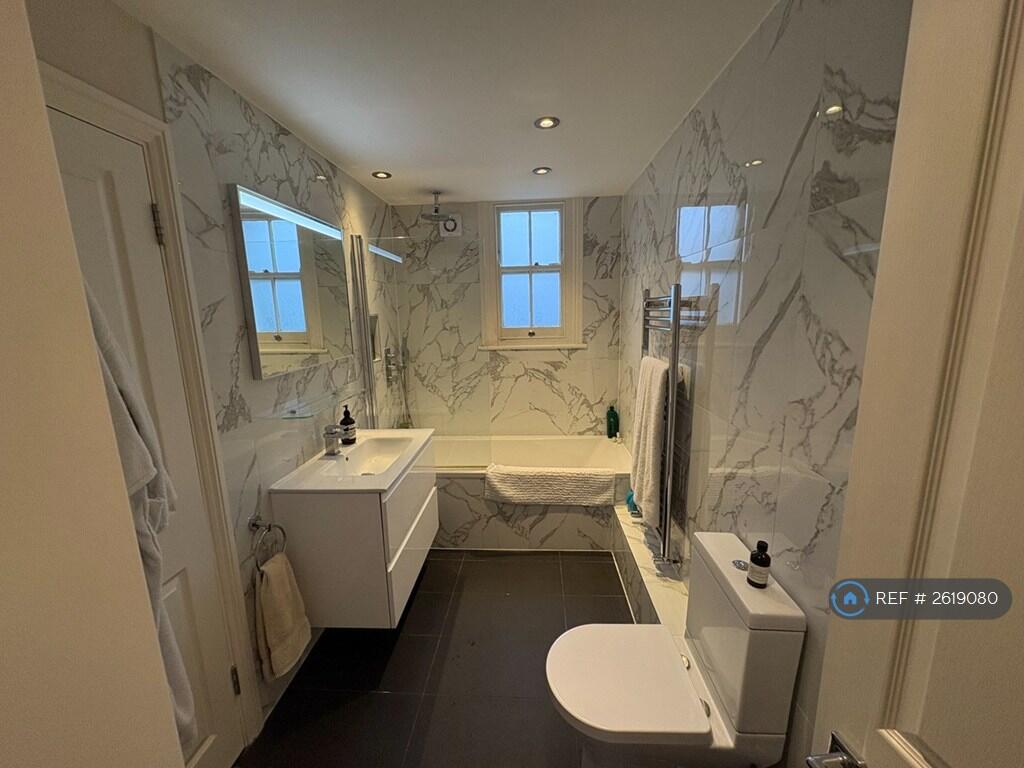 Master Bedroom En-Suite