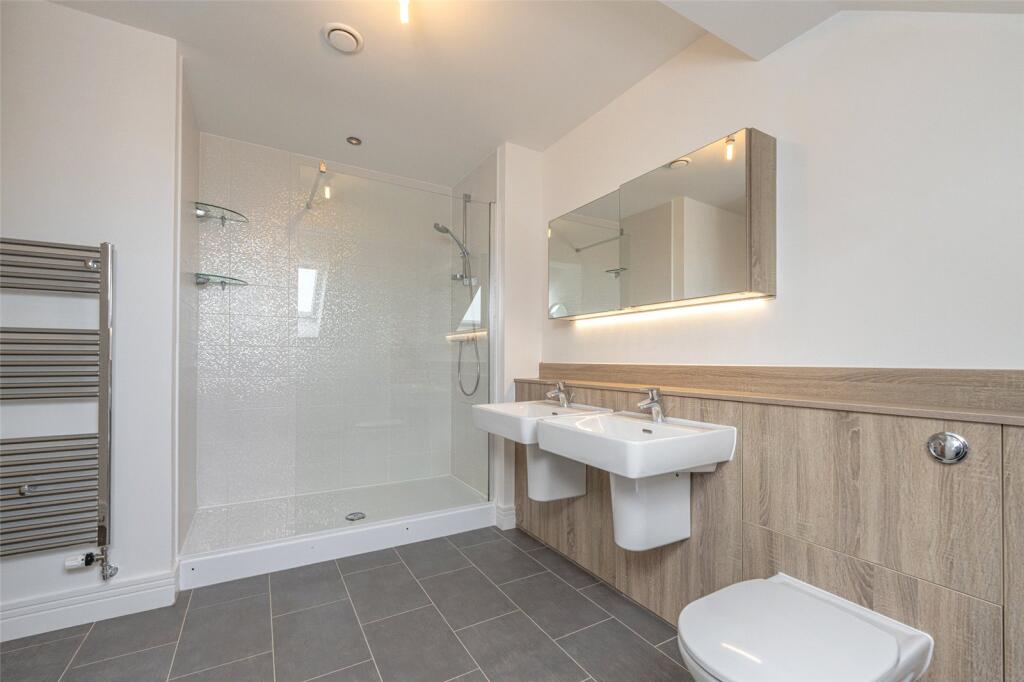 En Suite 1 Alt