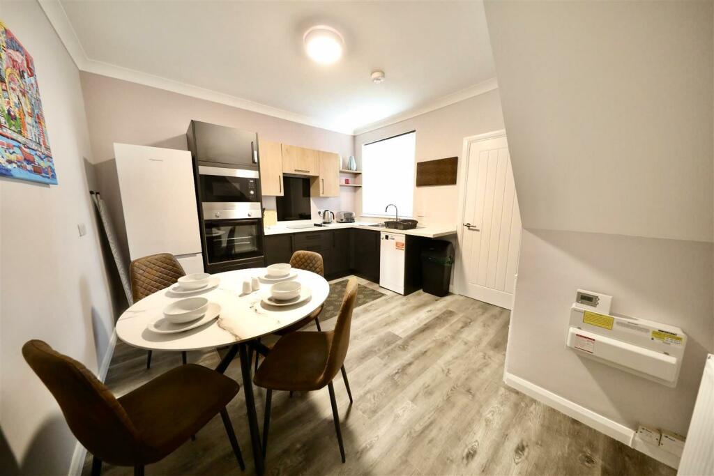 30 Exmouth Street - Kitchen 2.jpg