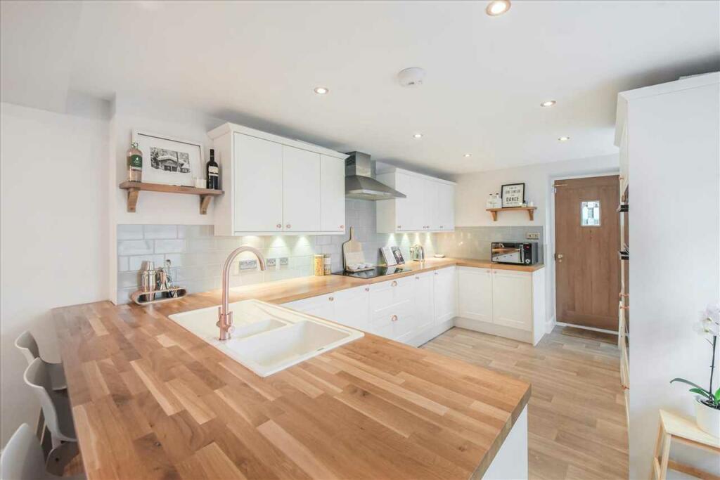 Breakfasting Kitchen