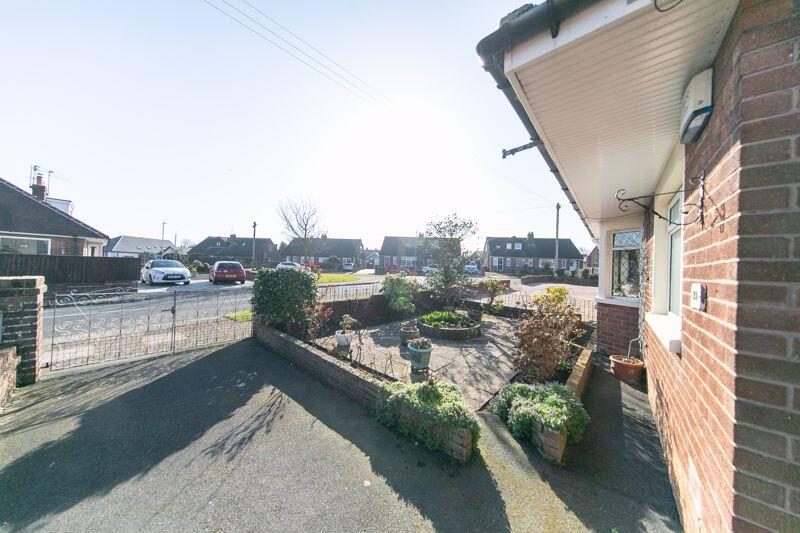 Front garden and driveway