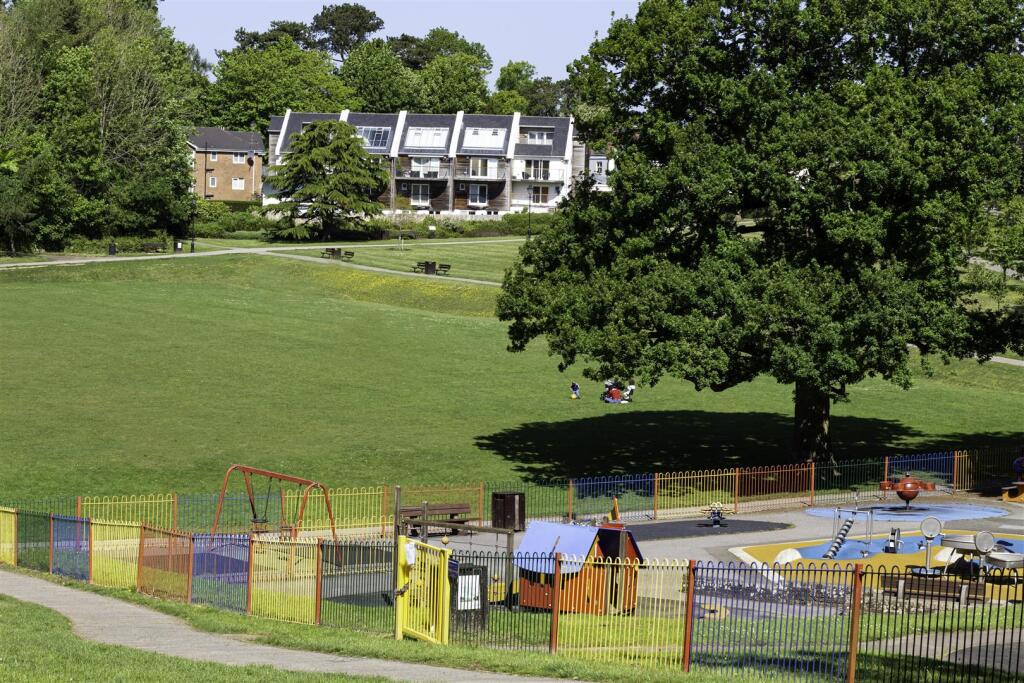 Victoria Park nearby